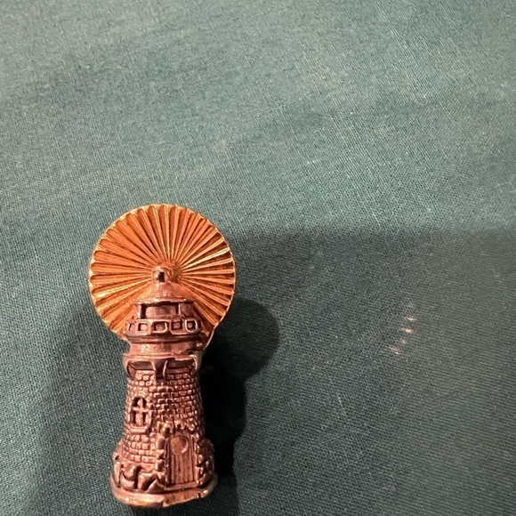 Lighthouse pin - Picture 1 of 2